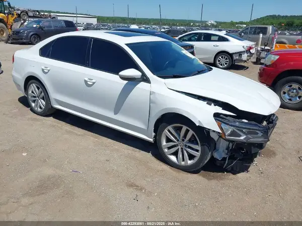 1VWLA7A36KC008789 2019 VOLKSWAGEN PASSAT - Image 1