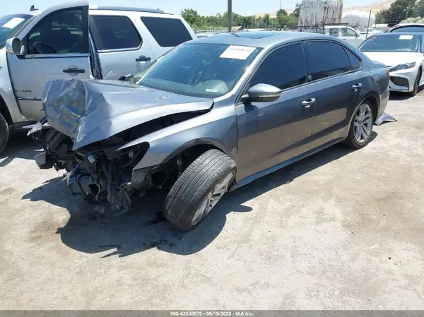 1VWLA7A36KC014494 2019 VOLKSWAGEN PASSAT - Image 2