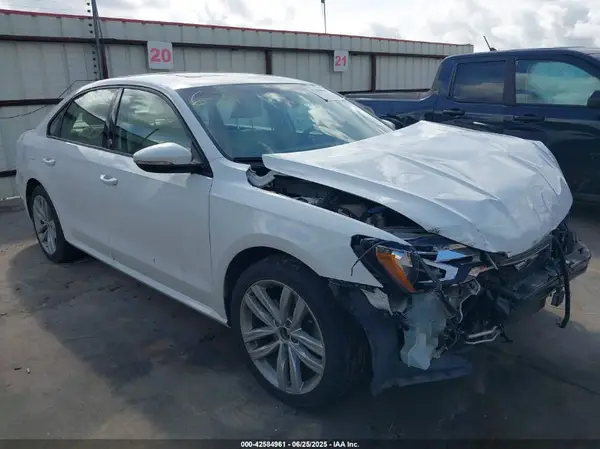 1VWLA7A37KC000734 2019 VOLKSWAGEN PASSAT - Image 1
