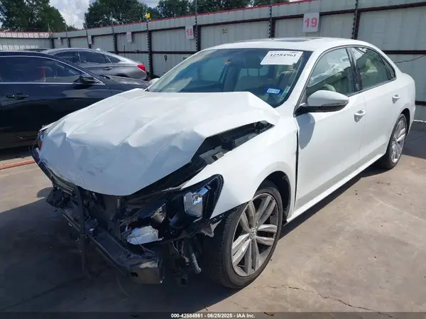 1VWLA7A37KC000734 2019 VOLKSWAGEN PASSAT - Image 2
