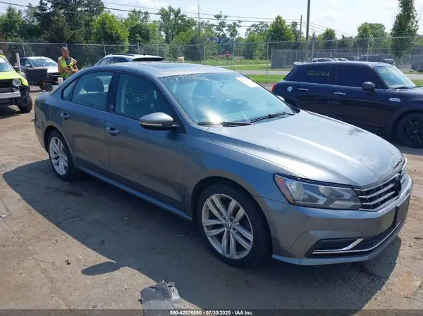 1VWLA7A37KC004458 2019 VOLKSWAGEN PASSAT - Image 1
