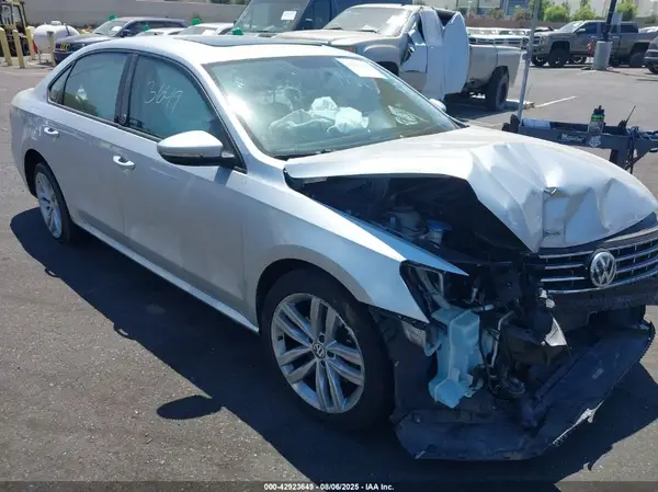 1VWLA7A37KC012334 2019 VOLKSWAGEN PASSAT - Image 1