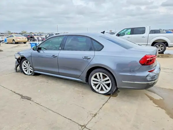 1VWLA7A38KC003819 2019 VOLKSWAGEN PASSAT - Image 2
