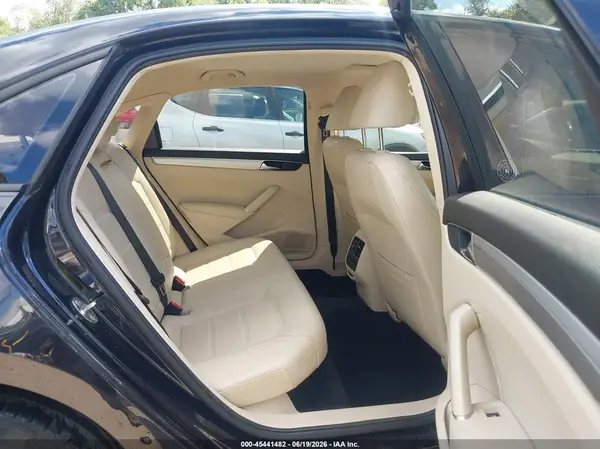 1VWLA7A38KC010110 2019 VOLKSWAGEN PASSAT - Image 8