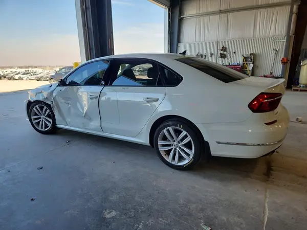1VWLA7A39KC006034 2019 VOLKSWAGEN PASSAT - Image 2