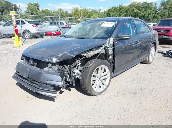 1VWLA7A3XKC000615 2019 VOLKSWAGEN PASSAT - Image 2