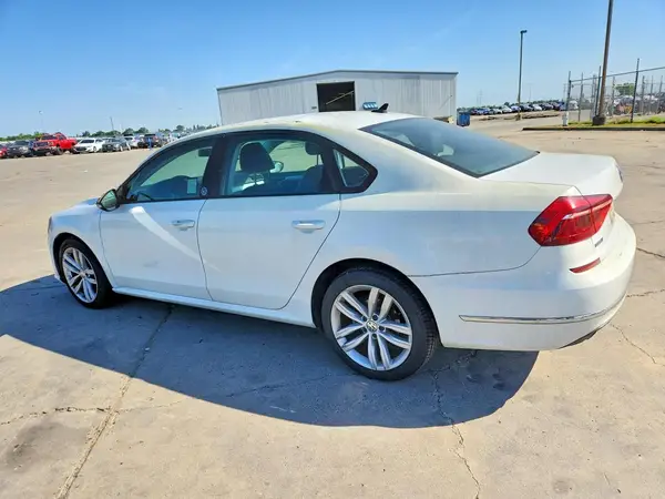 1VWLA7A3XKC004938 2019 VOLKSWAGEN PASSAT - Image 2