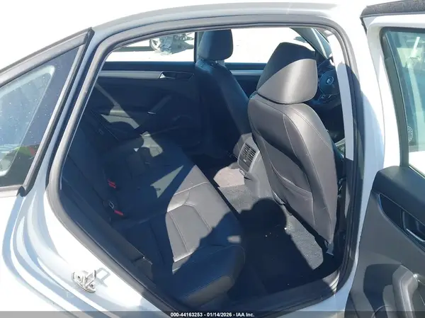 1VWLA7A3XKC010058 2019 VOLKSWAGEN PASSAT - Image 8
