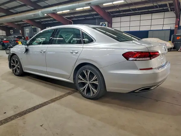 1VWSA7A32MC002745 2021 VOLKSWAGEN PASSAT - Image 2