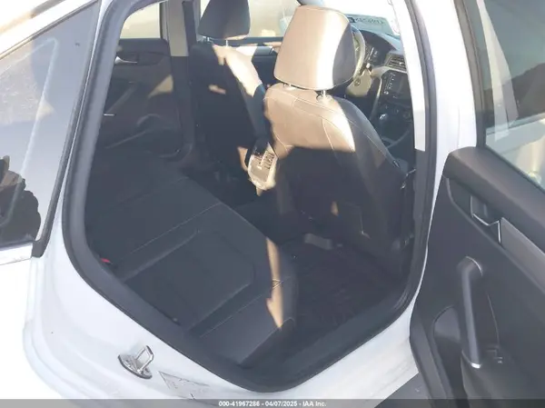1VWSA7A32NC005789 2022 VOLKSWAGEN PASSAT - Image 8