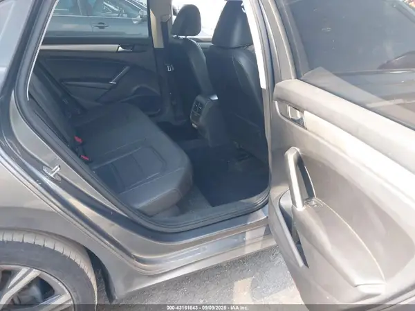 1VWSA7A33MC004830 2021 VOLKSWAGEN PASSAT - Image 8