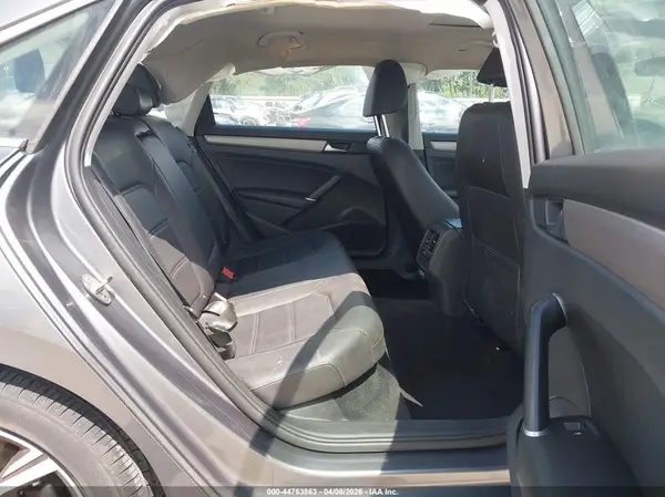 1VWSA7A33MC006772 2021 VOLKSWAGEN PASSAT - Image 8