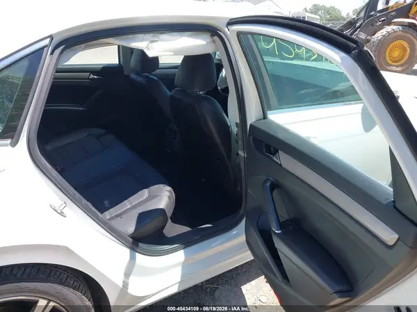1VWSA7A35NC008556 2022 VOLKSWAGEN PASSAT - Image 8