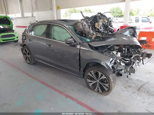 1VWSA7A37MC010632 2021 VOLKSWAGEN PASSAT - Image 1
