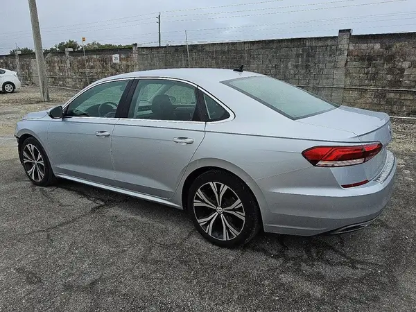 1VWSA7A39MC008882 2021 VOLKSWAGEN PASSAT - Image 2