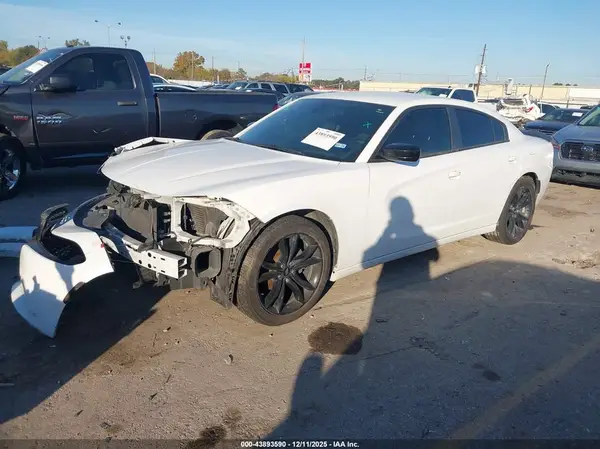 2C3CDXBG4JH187068 2018 DODGE CHARGER - Image 2