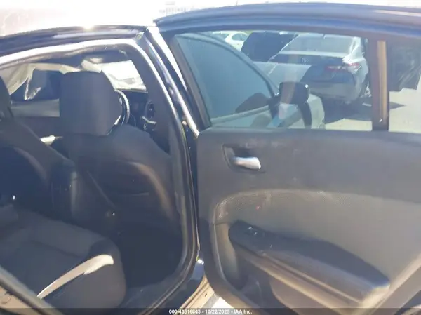 2C3CDXBG4JH247740 2018 DODGE CHARGER - Image 8