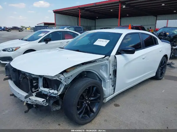 2C3CDXBG4JH281046 2018 DODGE CHARGER - Image 2