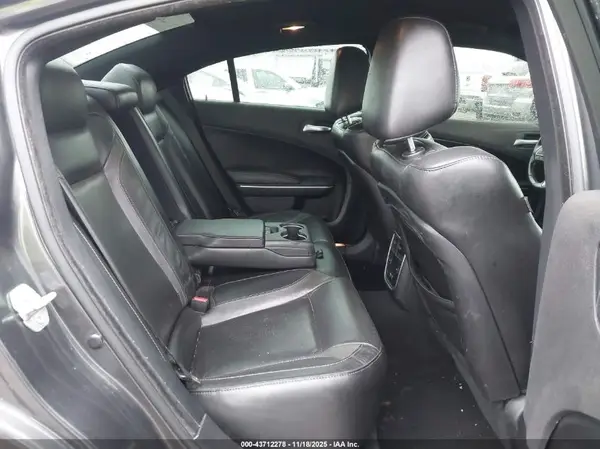 2C3CDXBG4KH724667 2019 DODGE CHARGER - Image 8