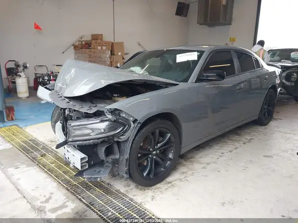 2C3CDXBG5JH289625 2018 DODGE CHARGER - Image 2