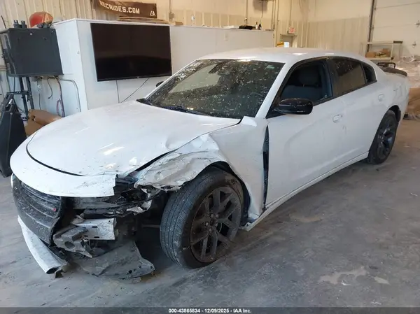 2C3CDXBG6KH588977 2019 DODGE CHARGER - Image 2