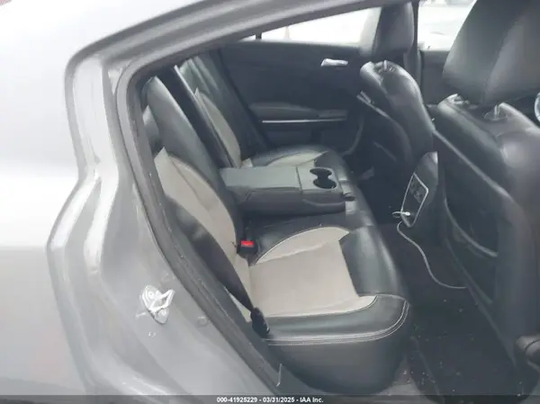 2C3CDXBG7HH553583 2017 DODGE CHARGER - Image 8