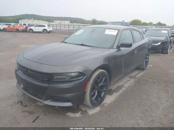 2C3CDXBG7KH748719 2019 DODGE CHARGER - Image 2