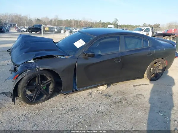 2C3CDXBG7LH245001 2020 DODGE CHARGER - Image 2