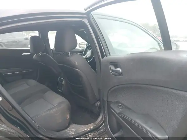 2C3CDXBG8JH152209 2018 DODGE CHARGER - Image 8