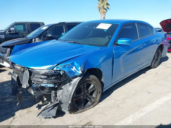 2C3CDXBG8KH653568 2019 DODGE CHARGER - Image 2