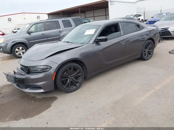 2C3CDXBG9JH297632 2018 DODGE CHARGER - Image 2
