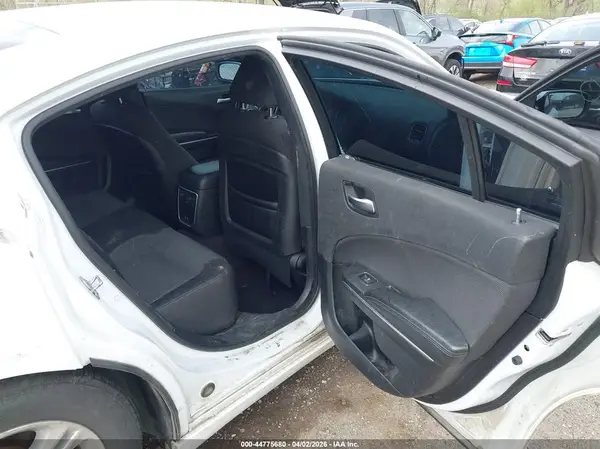 2C3CDXBGXHH557319 2017 DODGE CHARGER - Image 8