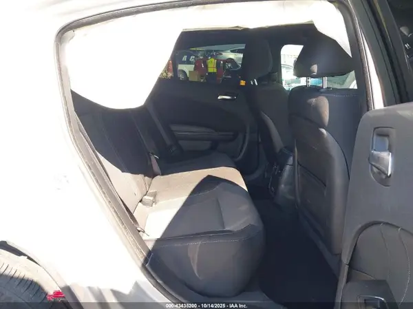 2C3CDXBGXKH588576 2019 DODGE CHARGER - Image 8