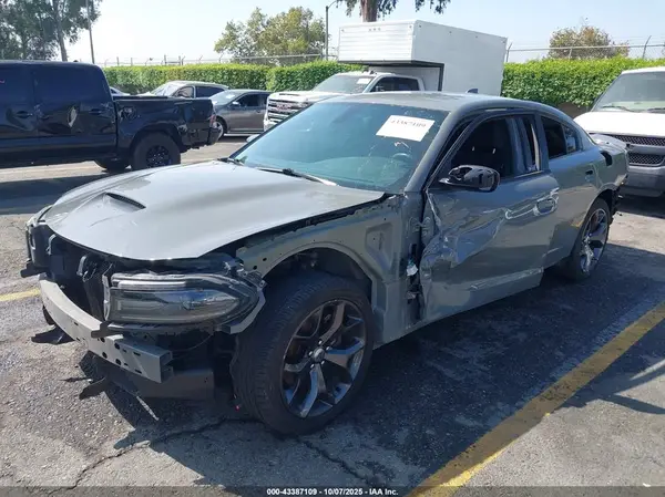2C3CDXHG0KH670856 2019 DODGE CHARGER - Image 2