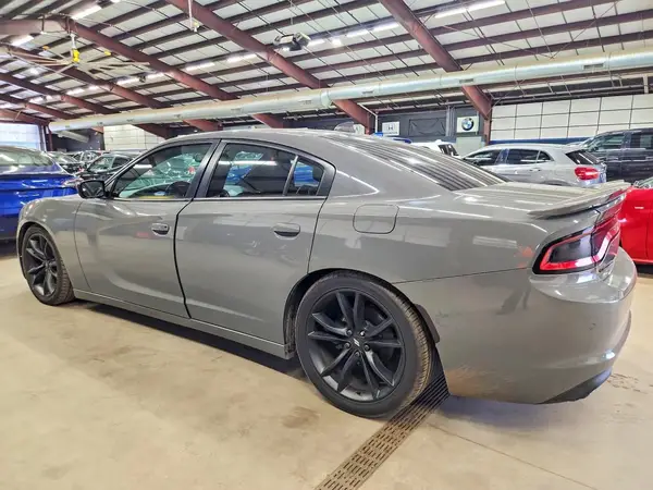 2C3CDXHG2HH581976 2017 DODGE CHARGER - Image 2
