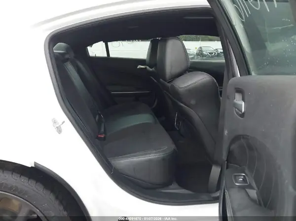 2C3CDXHG2JH273938 2018 DODGE CHARGER - Image 8