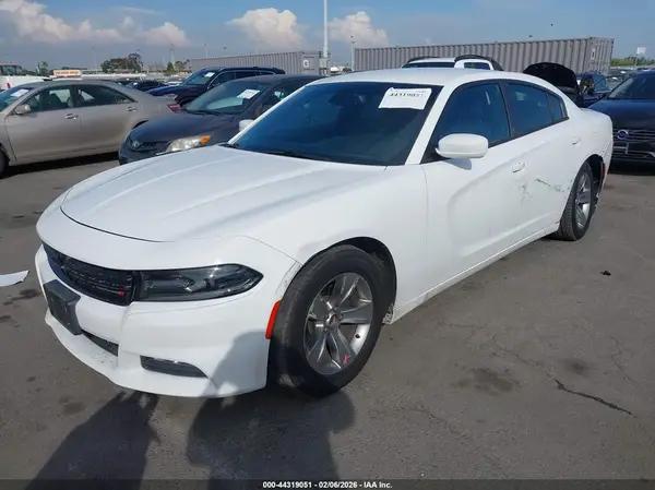 2C3CDXHG3GH266182 2016 DODGE CHARGER - Image 2