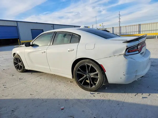 2C3CDXHG3HH576494 2017 DODGE CHARGER - Image 2