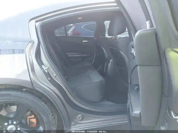 2C3CDXHG4JH216057 2018 DODGE CHARGER - Image 8