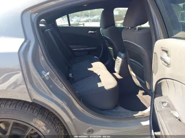 2C3CDXHG4JH220996 2018 DODGE CHARGER - Image 8