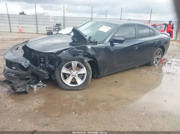 2C3CDXHG5JH162784 2018 DODGE CHARGER - Image 2