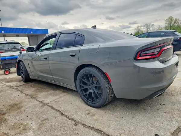 2C3CDXHG7JH113652 2018 DODGE CHARGER - Image 2