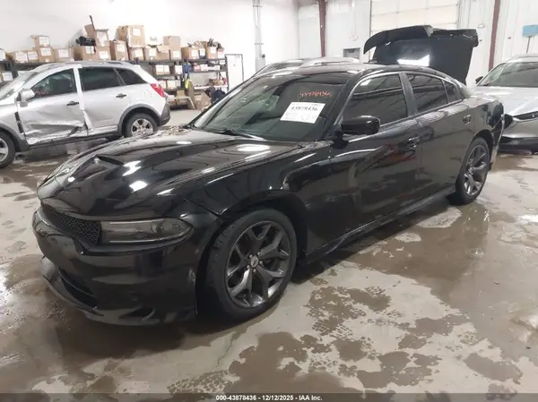 2C3CDXHG7KH740319 2019 DODGE CHARGER - Image 2