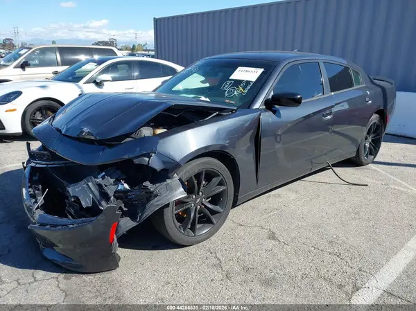 2C3CDXHG8JH157448 2018 DODGE CHARGER - Image 2