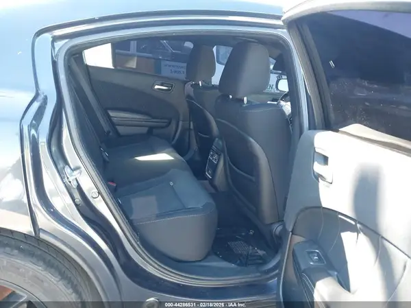2C3CDXHG8JH157448 2018 DODGE CHARGER - Image 8