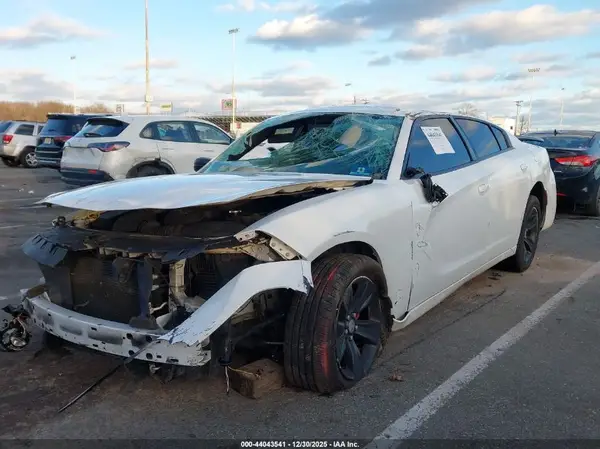2C3CDXHG8JH175626 2018 DODGE CHARGER - Image 2