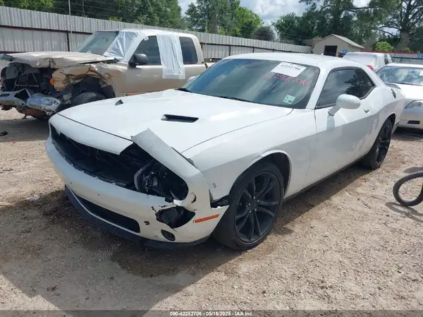 2C3CDZAG0GH193858 2016 DODGE CHALLENGER - Image 2