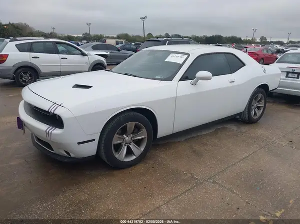 2C3CDZAG0GH209721 2016 DODGE CHALLENGER - Image 2