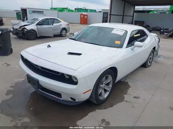 2C3CDZAG0GH254738 2016 DODGE CHALLENGER - Image 2
