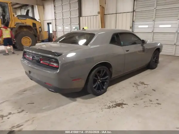 2C3CDZAG0JH217129 2018 DODGE CHALLENGER - Image 2